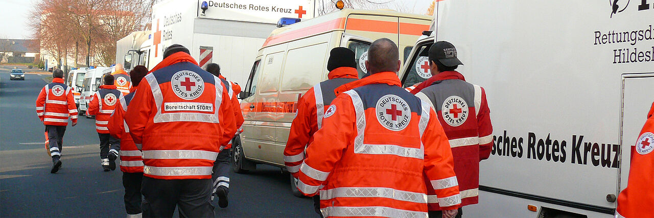 Helfer der Bereitschaft Störy und des Einsatzzuges bei der KFZ-Marschübung